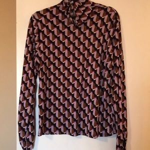 Multicolored lightweight turtleneck.